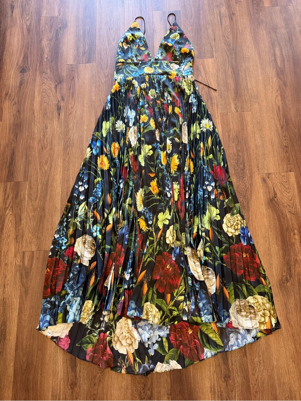 Alice + Olivia Hannah Pleated Foral Maxi Dress - Picture 2 of 5